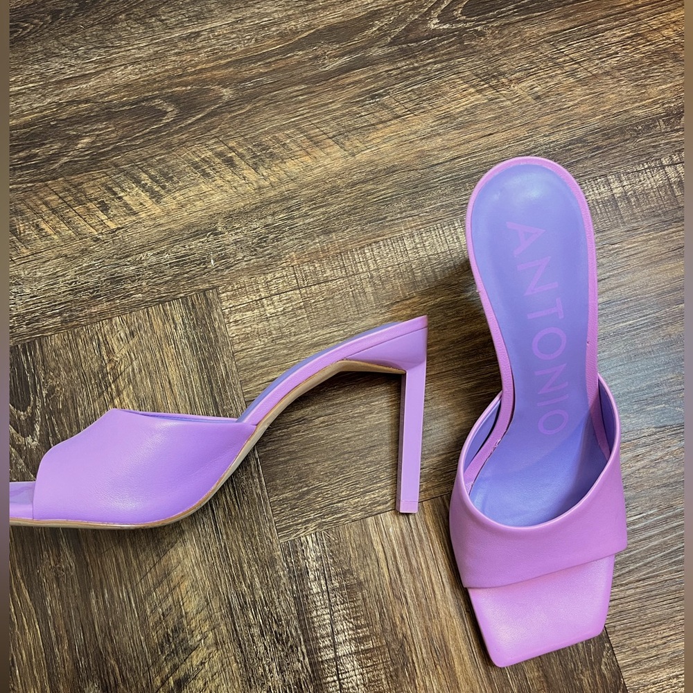 Antonio Melani Orchid Purple square toe 4” heel- Woman’s 8.5